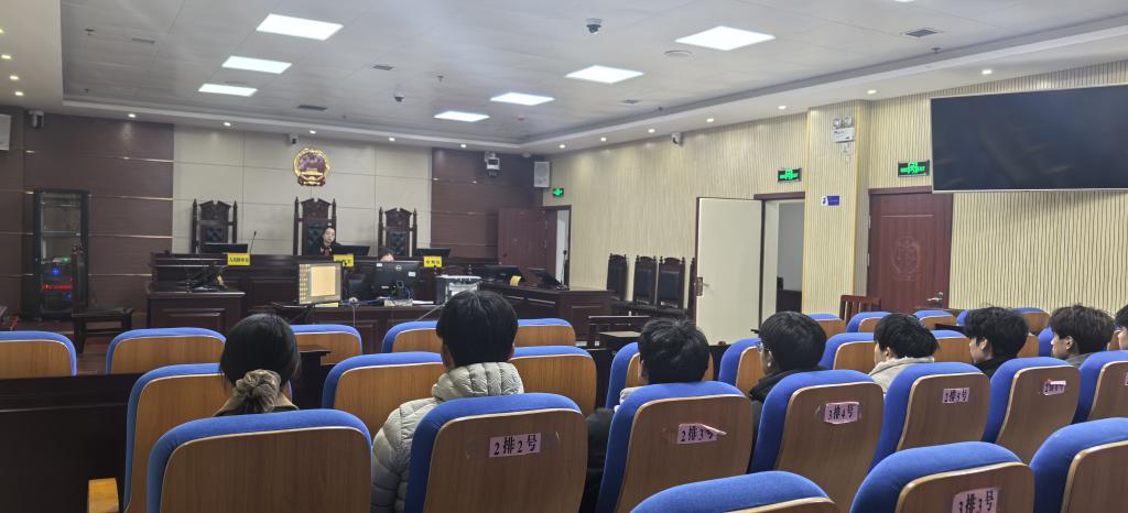 必威BETWAY西汉姆联员工走进法庭“零距离”观摩庭审